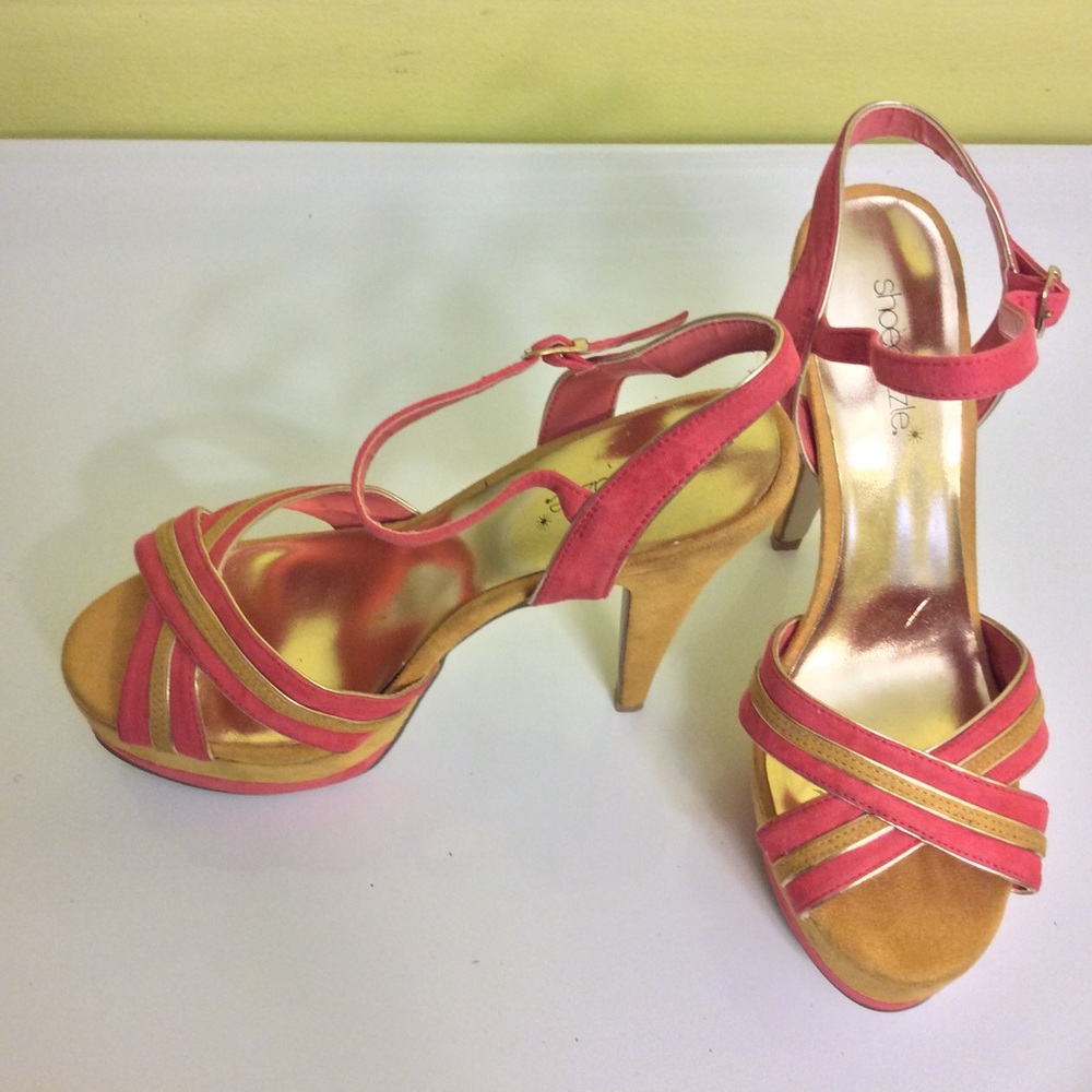 Shoe Dazzle size 8/38